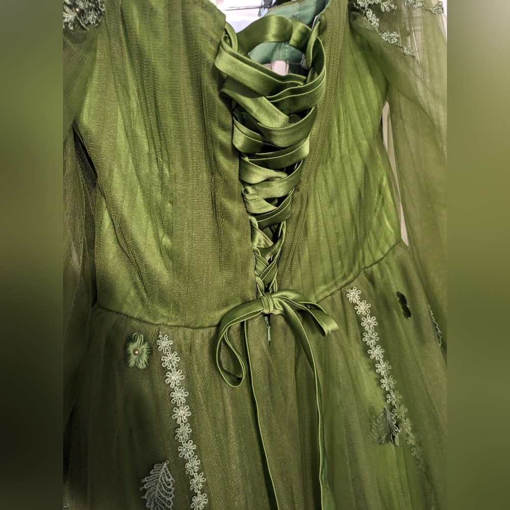 Elegant Olive Green Prom Dress with Floral Appliqué - Picture 11 of 12